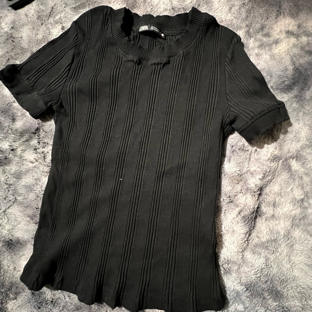 T shirt Zara , black , size S , good condition
93% Cotton 
Great condition